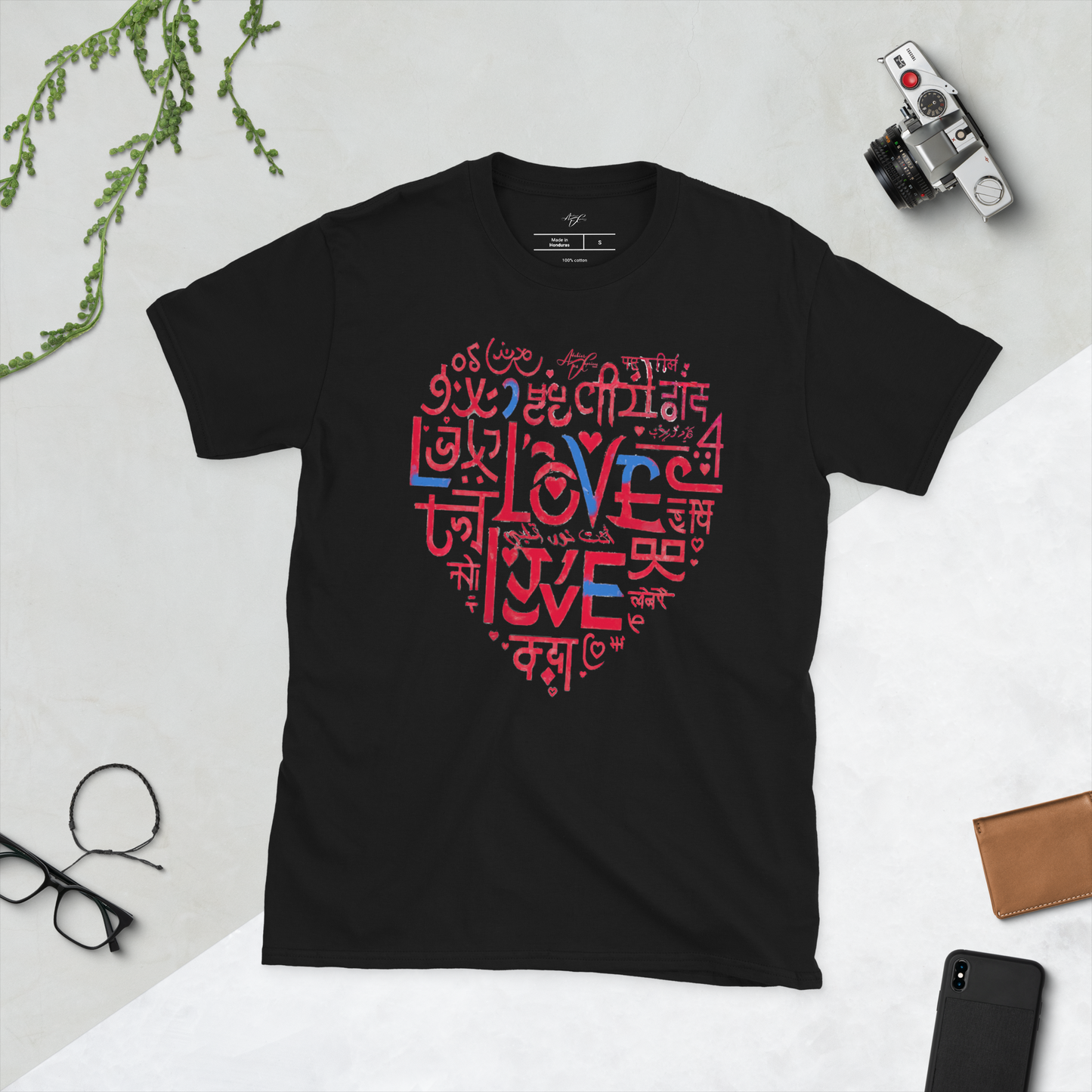 Amour global : T-shirt coeur multilingue