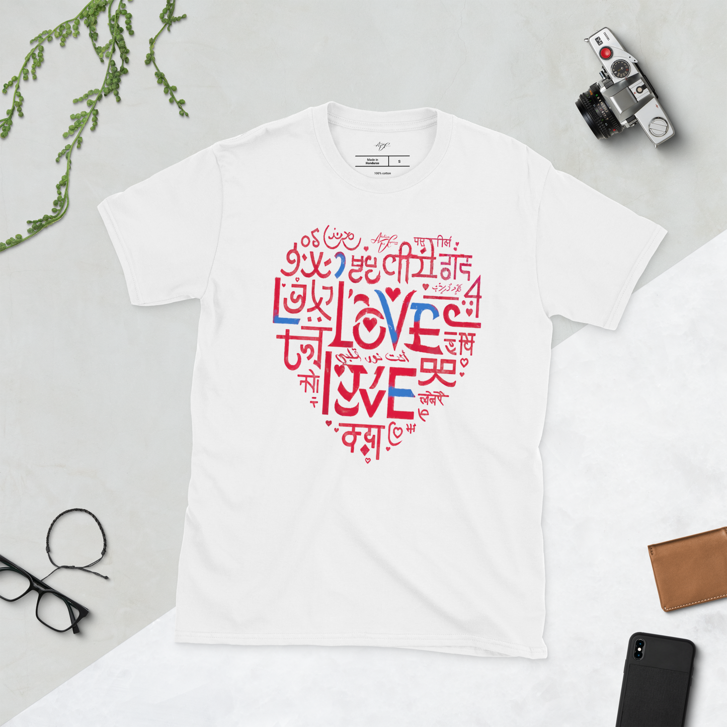 Amour global : T-shirt coeur multilingue